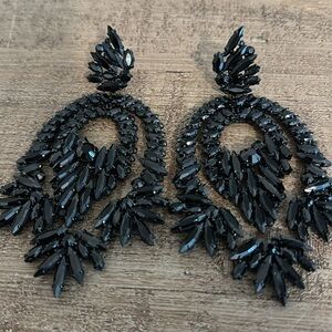 BLACK STATEMENT EARRINGS